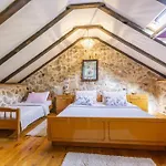 Rustical Kokorici With Shared Outdoor Swimming Pool 3* Vrgorac