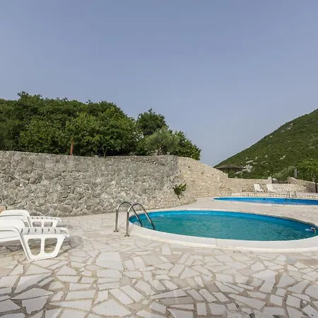Rustical Kokorici With Shared Outdoor Swimming Pool Konukevi 3*