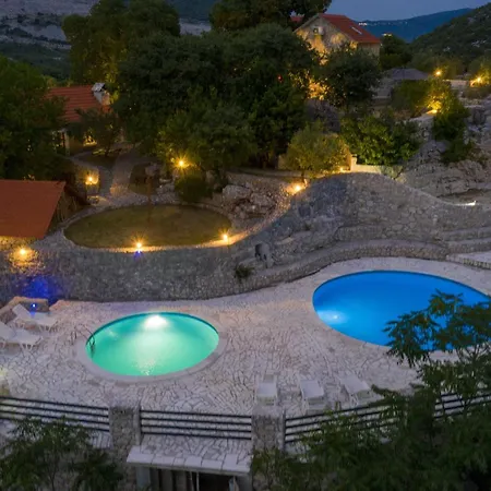 Rustical Kokorici With Shared Outdoor Swimming Pool Konukevi Vrgorac