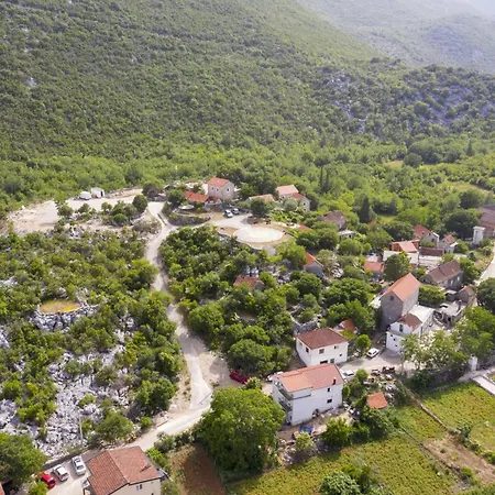 Rustical Kokorici With Shared Outdoor Swimming Pool 3* Vrgorac