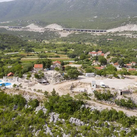 Rustical Kokorici With Shared Outdoor Swimming Pool Konukevi Vrgorac