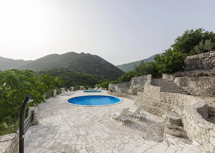 Rustical Kokorici With Shared Outdoor Swimming Pool 3* Vrgorac
