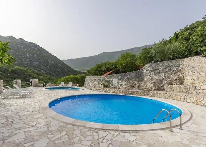 Rustical Kokorici With Shared Outdoor Swimming Pool 3*
