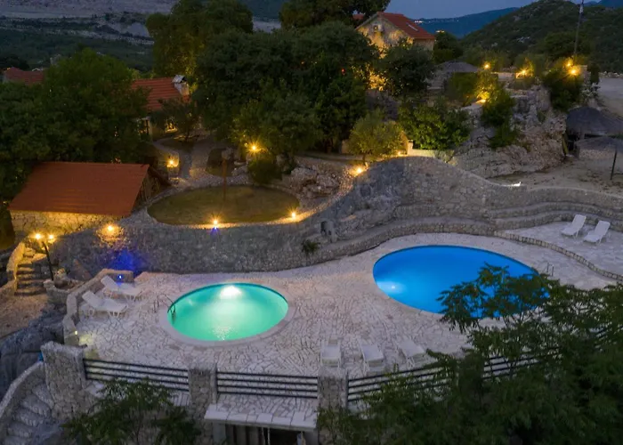 Rustical Kokorici With Shared Outdoor Swimming Pool 招待所 Vrgorac