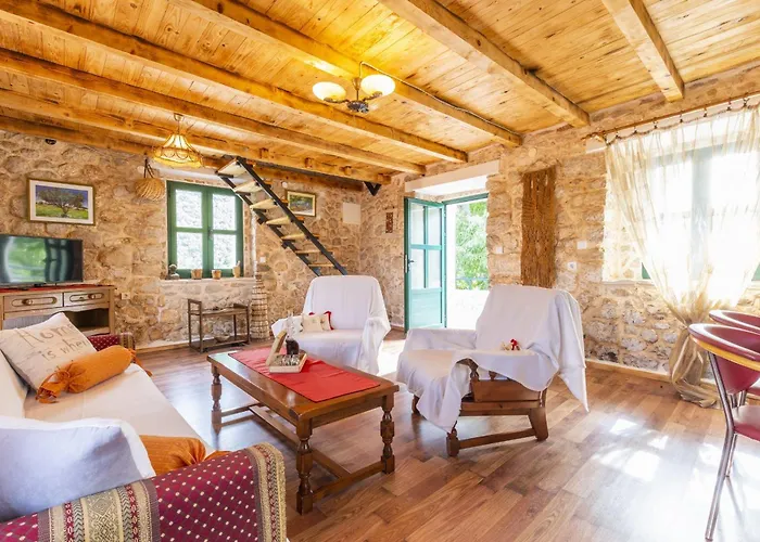 Rustical Kokorici With Shared Outdoor Swimming Pool 3*