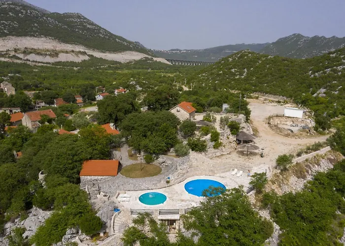 Rustical Kokorici With Shared Outdoor Swimming Pool 招待所