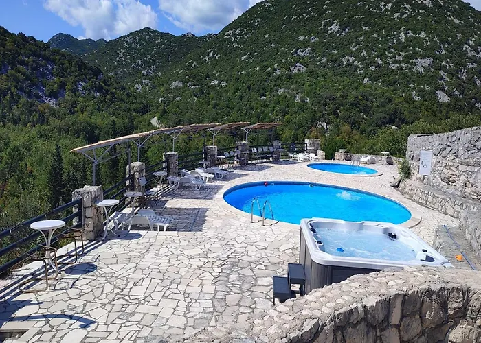 Rustical Kokorici With Shared Outdoor Swimming Pool 3*