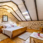 Pensjonat Rustical Kokorici With Shared Outdoor Swimming Pool 3*