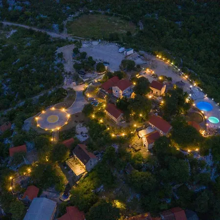 Rustical Kokorici With Shared Outdoor Swimming Pool Pensjonat 3*