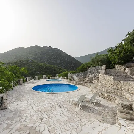 Rustical Kokorici With Shared Outdoor Swimming Pool 3* Vrgorac