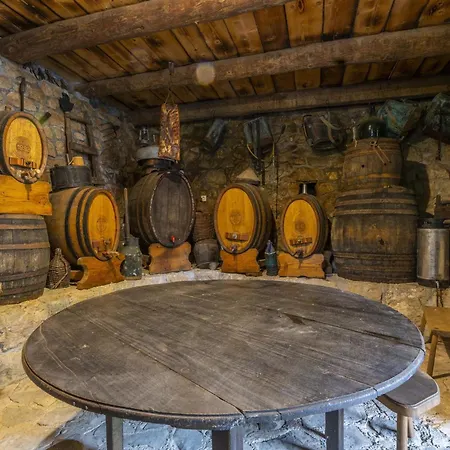 Pensjonat Rustical Kokorici With Shared Outdoor Swimming Pool 3*