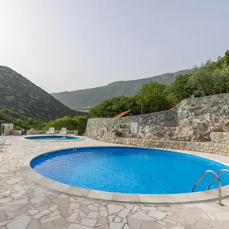 Rustical Kokorici With Shared Outdoor Swimming Pool 3*