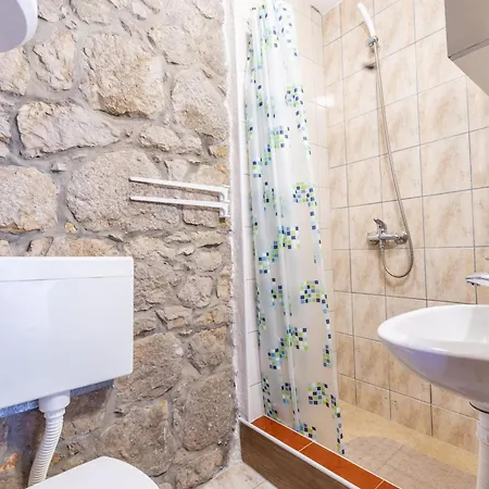 Rustical Kokorici With Shared Outdoor Swimming Pool 3* Vrgorac