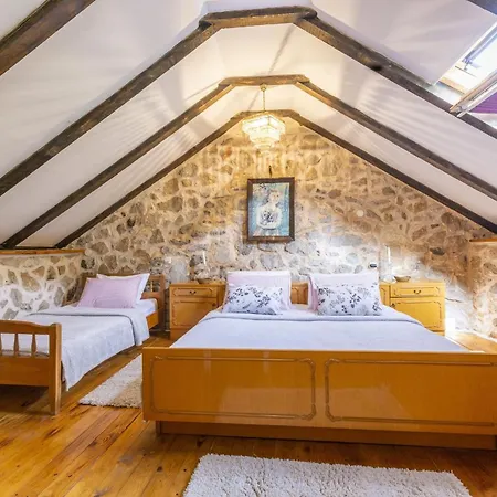 Rustical Kokorici With Shared Outdoor Swimming Pool 3* Vrgorac