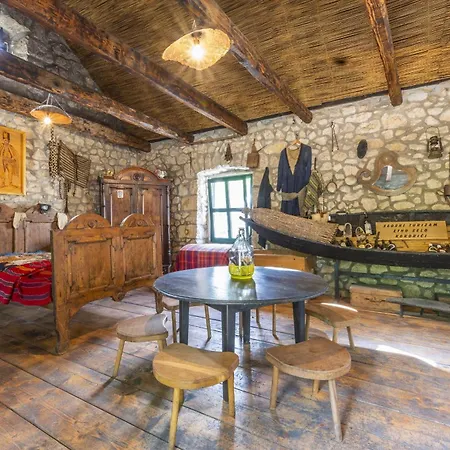 Rustical Kokorici With Shared Outdoor Swimming Pool Maison d'hôtes