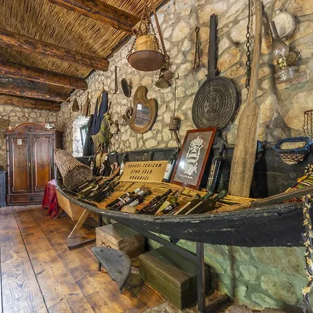 Pensjonat Rustical Kokorici With Shared Outdoor Swimming Pool 3*