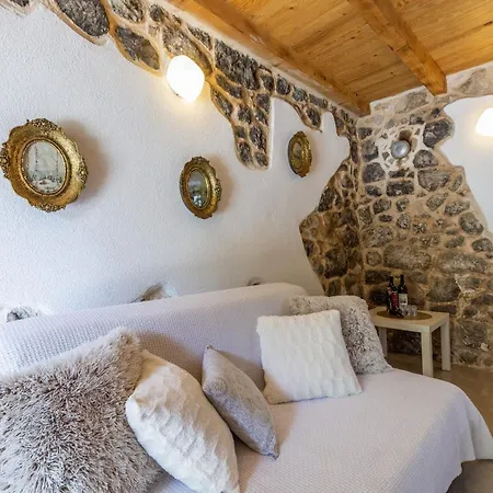 Rustical Kokorici With Shared Outdoor Swimming Pool Pensjonat Vrgorac