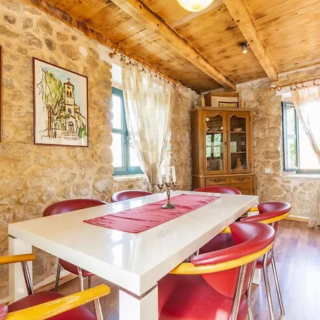 Rustical Kokorici With Shared Outdoor Swimming Pool Pensjonat