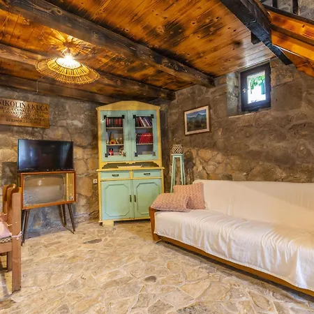 Pensjonat Rustical Kokorici With Shared Outdoor Swimming Pool Vrgorac