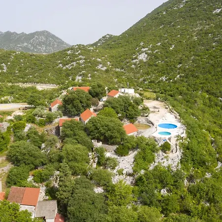 Pensjonat Rustical Kokorici With Shared Outdoor Swimming Pool 3*
