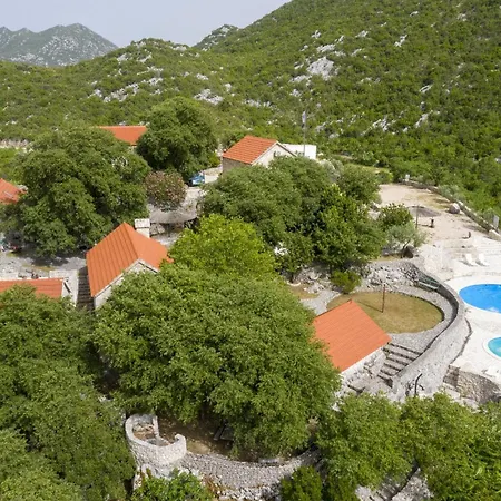 Pensjonat Rustical Kokorici With Shared Outdoor Swimming Pool Vrgorac