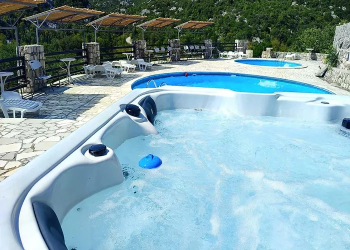 Rustical Kokorici With Shared Outdoor Swimming Pool ゲストハウス